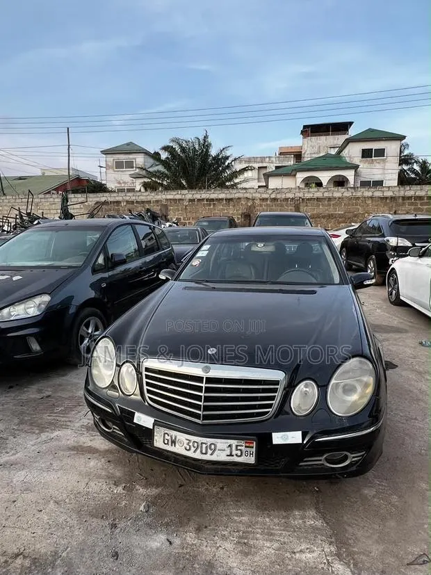 Mercedes-Benz E300 2003 Black · Photo 1