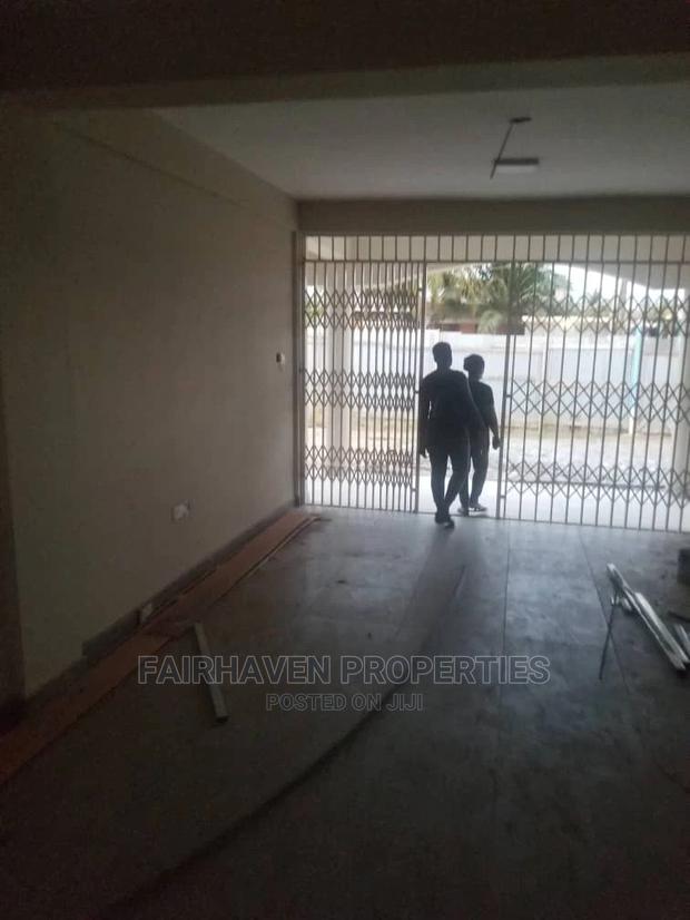 Shop for Rent at Bushroad · Photo 4