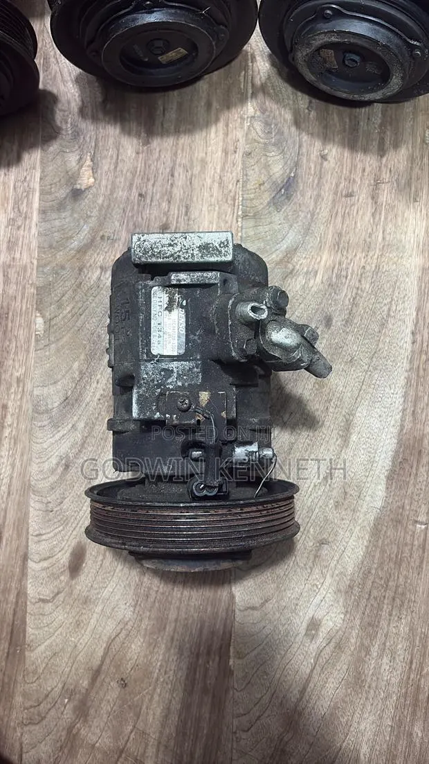 2005 Toyota Corolla Air AC Compressor Oem 2003-2008 · Photo 1