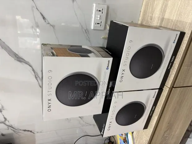 Classic Harman Kardon Onyx 9 Portable Speaker · Photo 1
