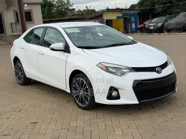 Toyota Corolla S 4dr Sedan (1.8L 4cyl CVT) 2016 White · Photo 1