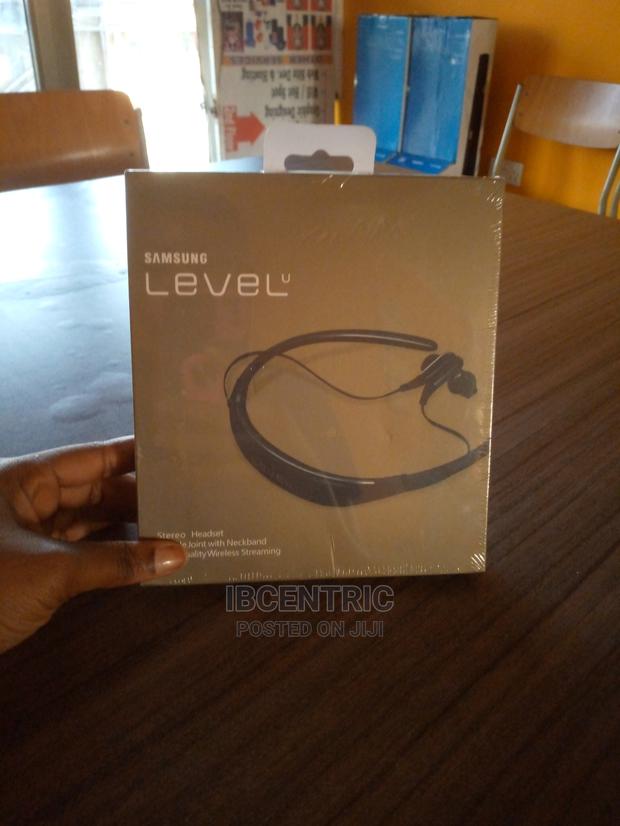 Samsung Level Stereo Headset · Photo 2
