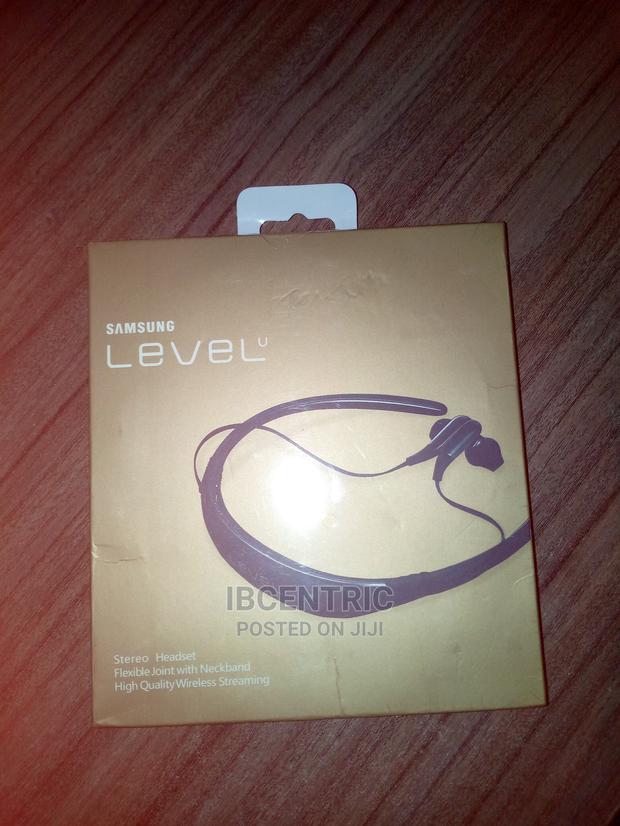 Samsung Level Stereo Headset · Photo 1