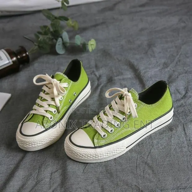 Low Colorful Converse Shoes · Photo 1