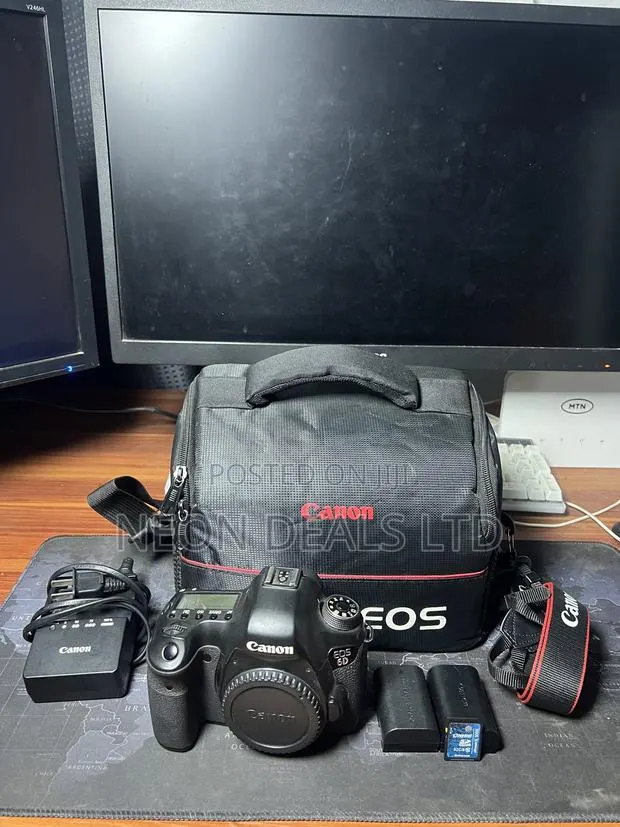 Canon 6D + SD Card and Camera Bag · Photo 1