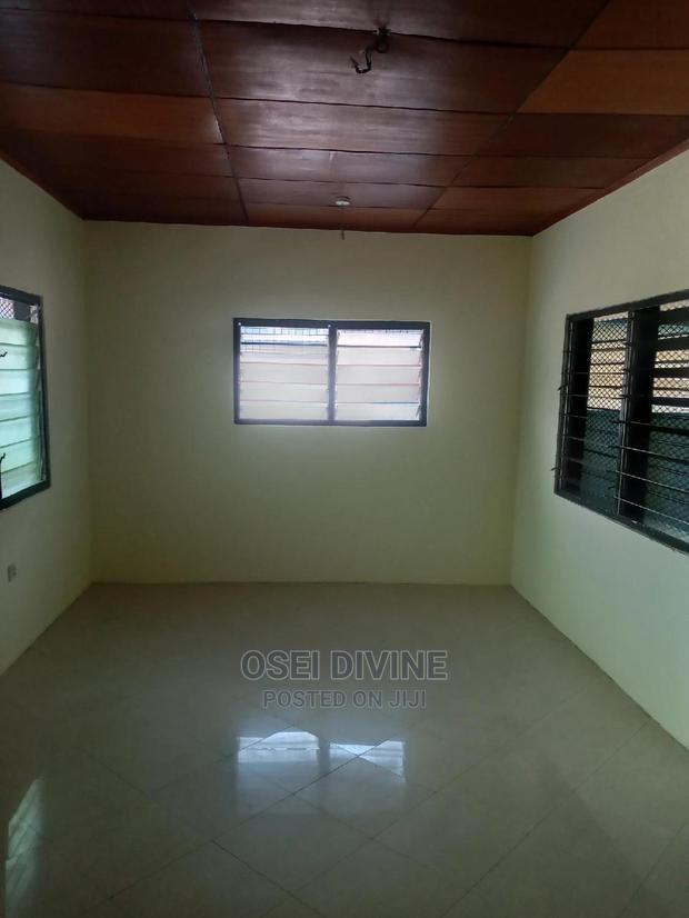Neat 2-Bedrooms Apartment Dansoman · Photo 5