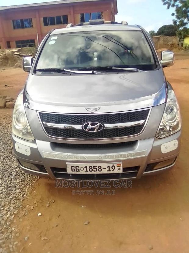 Hyundai H1 Buses For Rent. 12 Seater Buses For Rent In Ghana · Photo 2