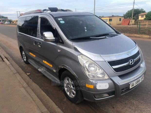 Hyundai H1 Buses For Rent. 12 Seater Buses For Rent In Ghana · Photo 3