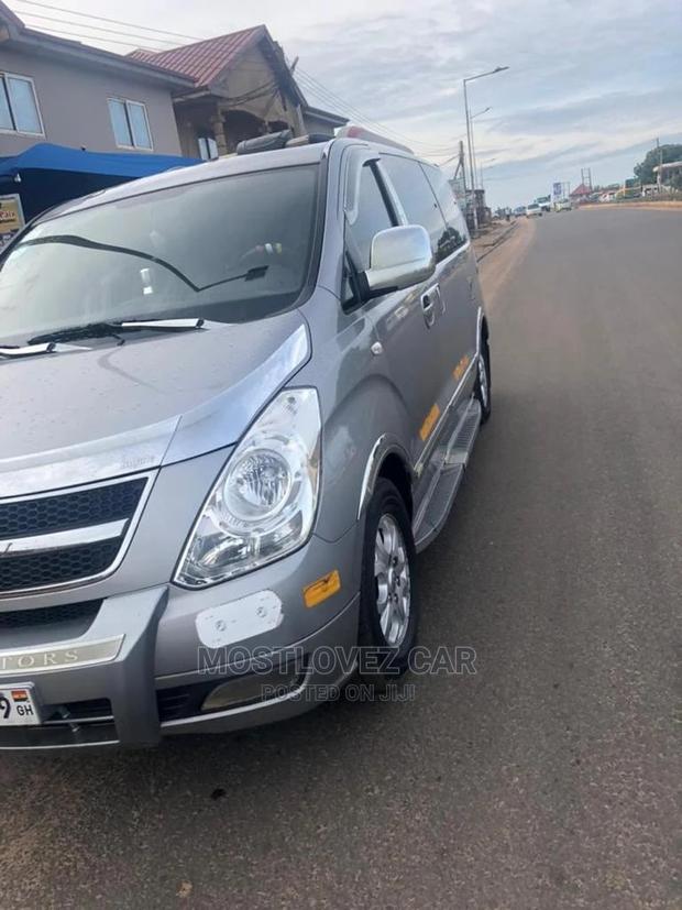 Hyundai H1 Buses For Rent. 12 Seater Buses For Rent In Ghana · Photo 5
