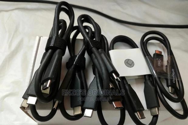 USB-C to USB-C 3.1 High Speed Cable for External Devices · Photo 1