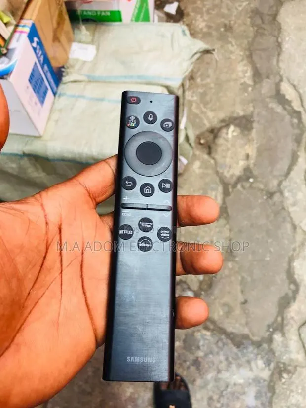 Samsung Solar Smart Remote: Your Entertainment Hub · Photo 1