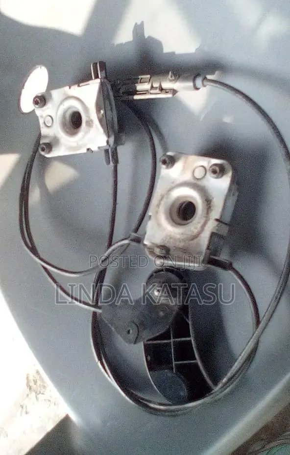 BMW Bonnet Cable E46 · Photo 1