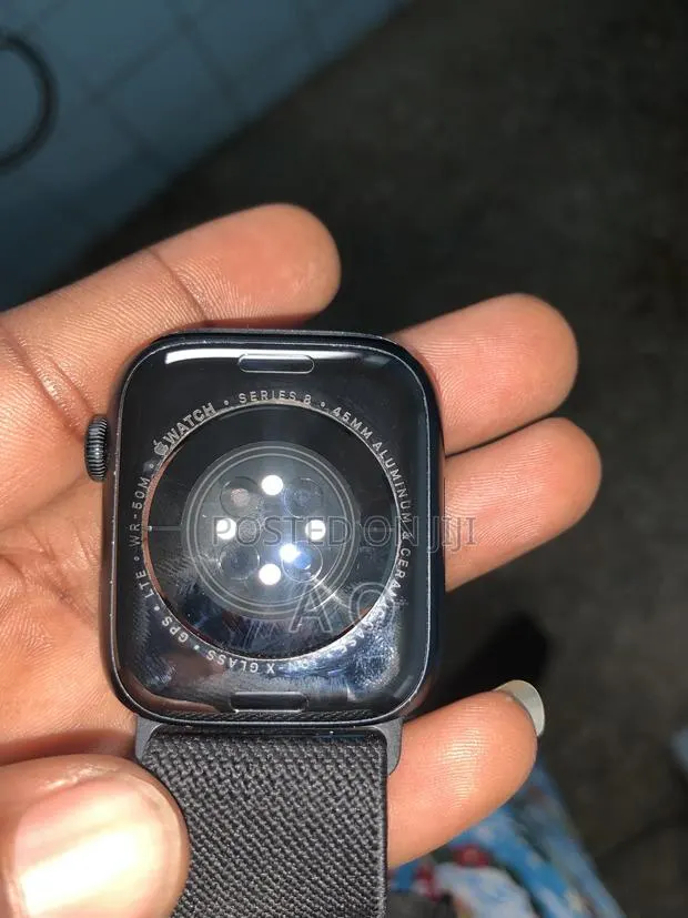 Apple Watch Series 8 45mm LTE/GPS · Photo 1