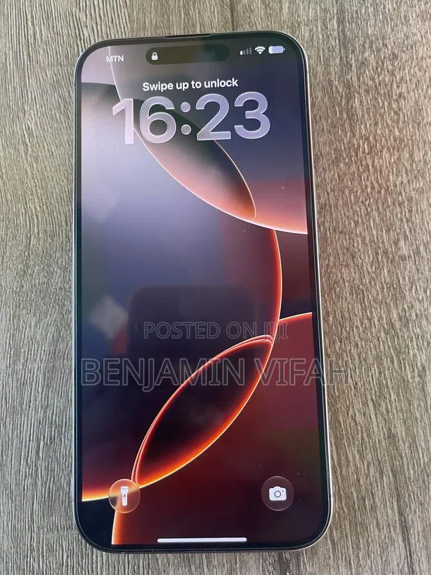 Apple iPhone 16 Pro Max 256 GB Gold · Photo 1