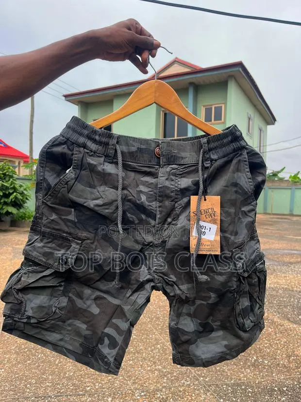 Cargo Shorts · Photo 1