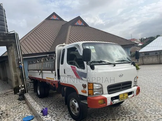 Hyundai Might II 2.5 Ton · Photo 1