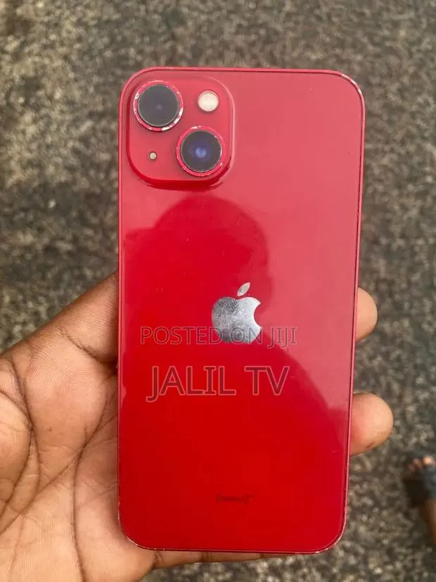 Apple iPhone 13 128 GB Red · Photo 1