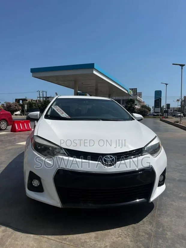 Toyota Corolla 2017 White · Photo 1
