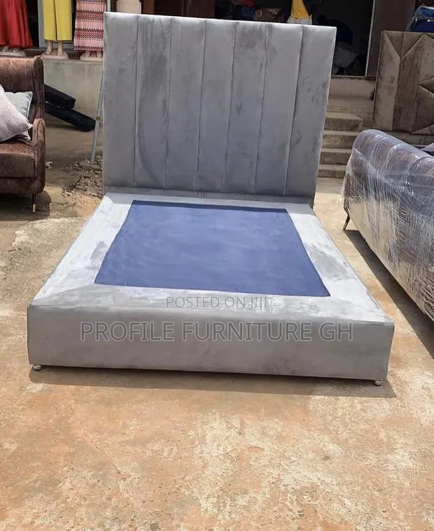 Lit Double Pallets Stand Bed-Frame · Photo 1
