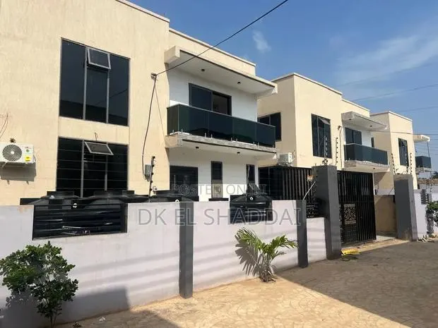 5bdrm House in Pokuase for sale