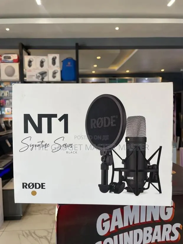 Rode NT1 Signature Series Large Diaphragm Condenser Microphone · Photo 1