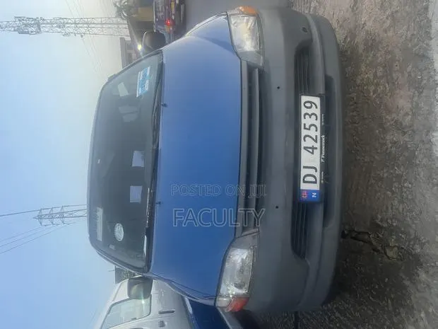 Toyota HiAce 2008 White · Photo 1