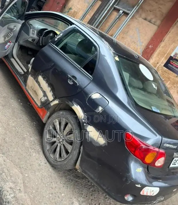 Toyota Corolla 2010 Black · Photo 3
