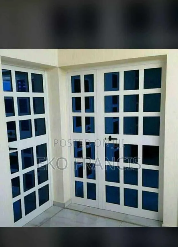 Framed Hinge Door · Photo 1