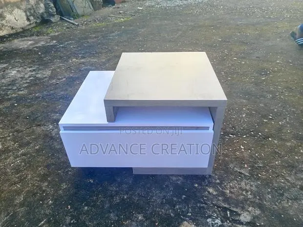 Quality and Expandable Centre Table · Photo 1