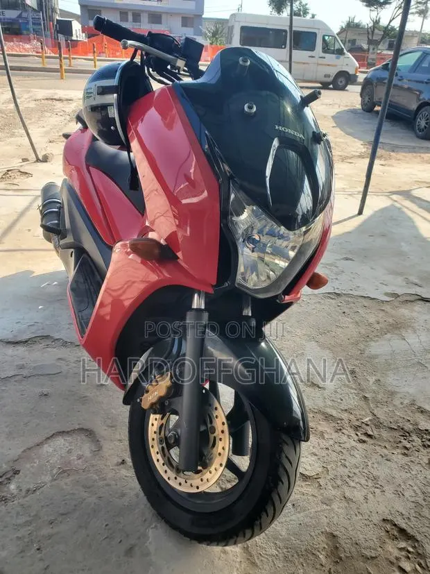 Honda Forza 2011 Red · Photo 1