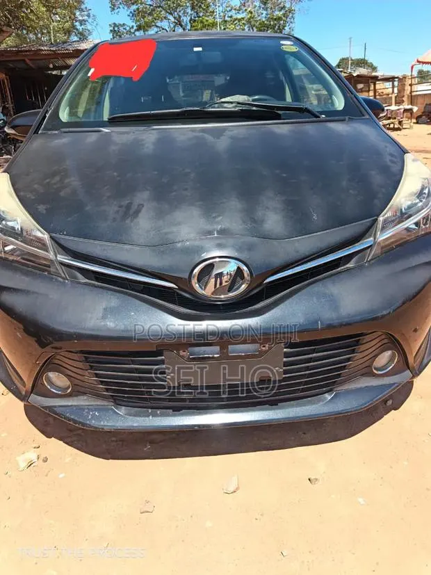 Toyota Vitz 1.3 FWD 3dr 2016 Black · Photo 1