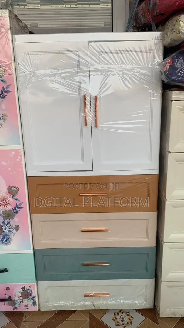 Kids Hard Plastic Wardrobes · Photo 1