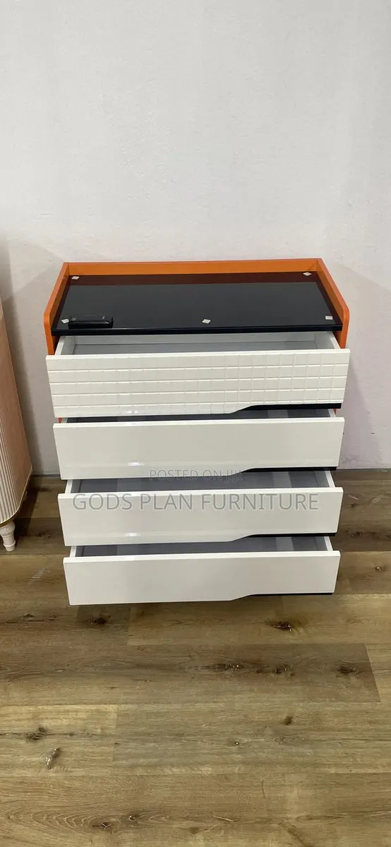 Chest of Drawers · Photo 2