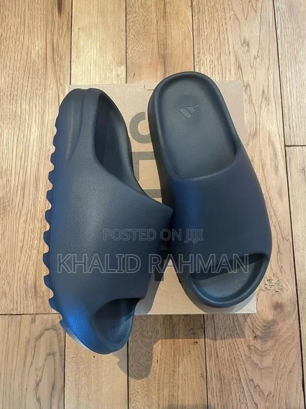 Yeezy Slides · Photo 1