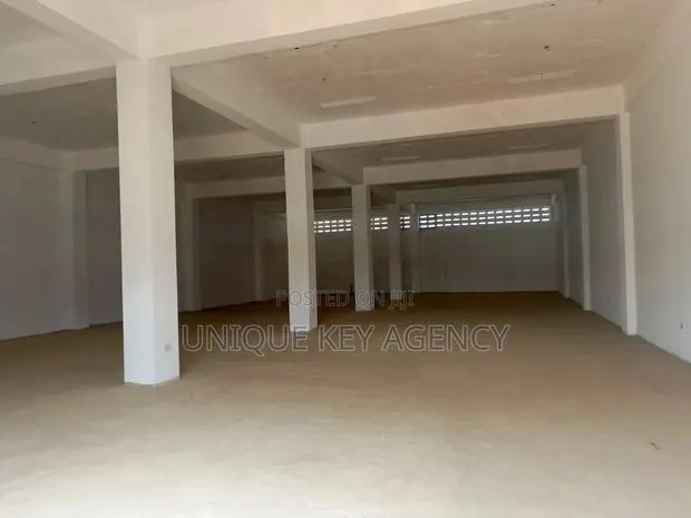 Warehouse in Spintex to Let 400 Square Meters · Photo 1