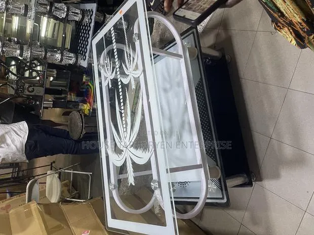 Glass Center Table · Photo 1