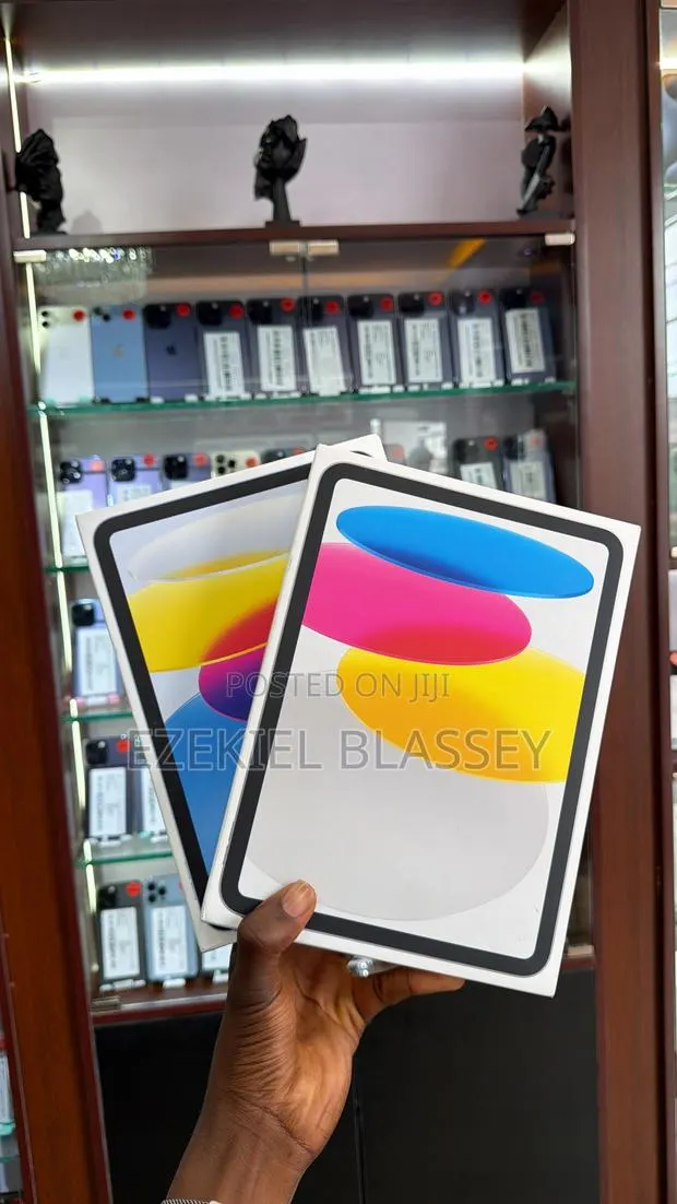 New Apple iPad (2025) 8 GB Blue · Photo 1
