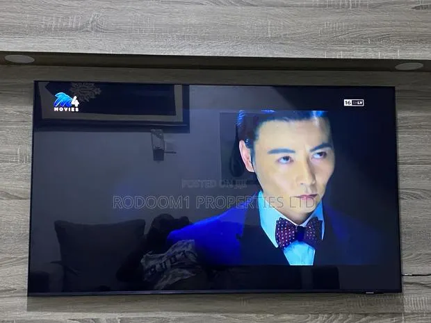 Samsung 50 Inches Smart Satellite 4K TV · Photo 1