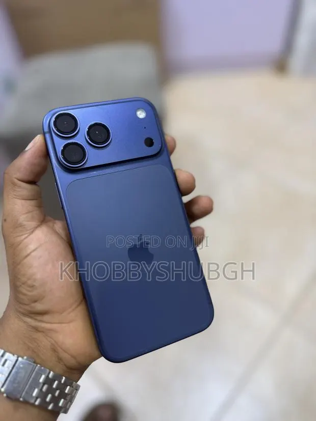 Apple iPhone 17 Pro Max 512 GB Blue · Photo 1