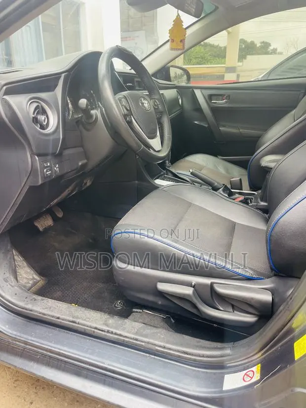 Toyota Corolla 2018 Gray · Photo 1