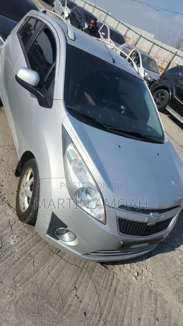 Chevrolet Spark 2015 Silver · Photo 1