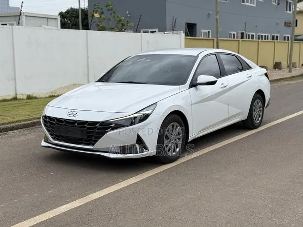 Hyundai Avante 2021 White · Photo 1