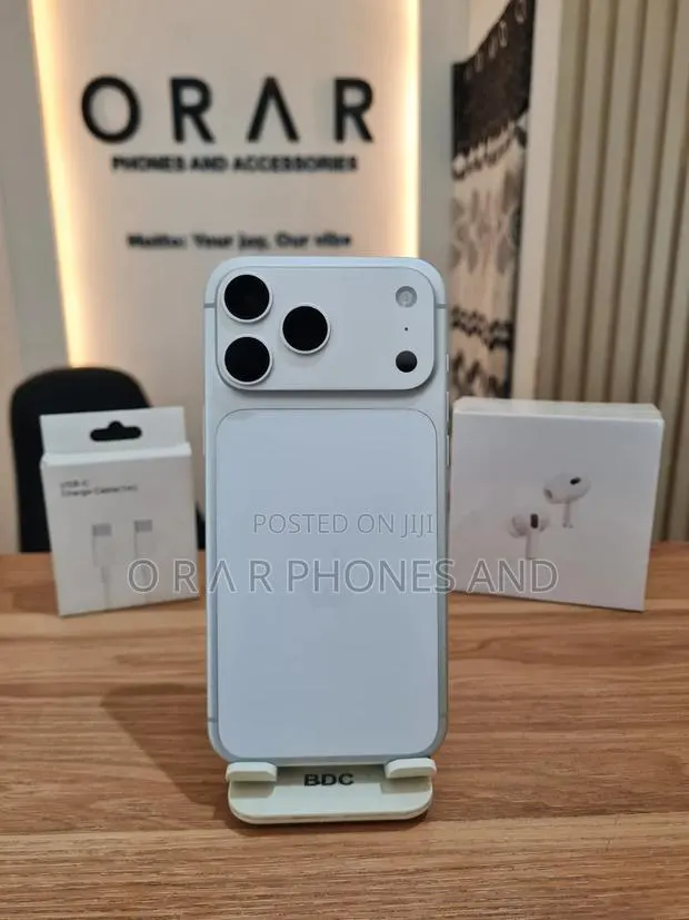 Apple iPhone 17 Pro 256 GB Silver · Photo 1