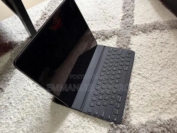 Apple iPad Pro Gen 3 Smart Keyboard Folio 12.9” · Photo 1