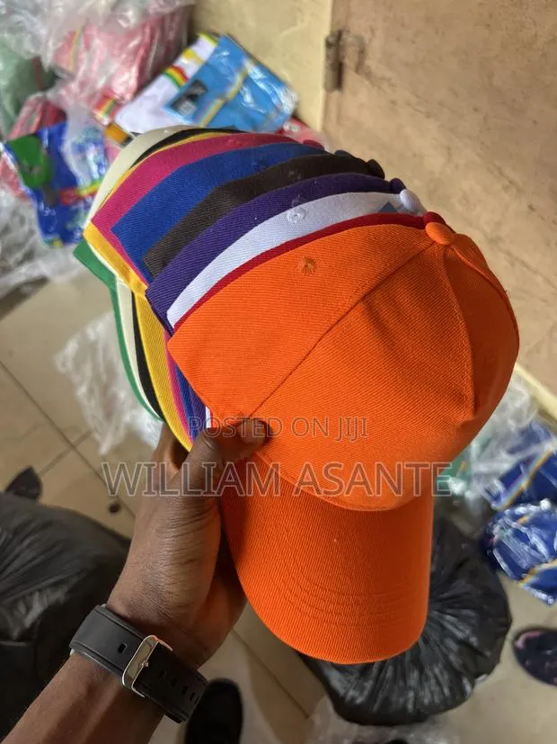 Plain Baseball Caps in All Colors · Photo 2