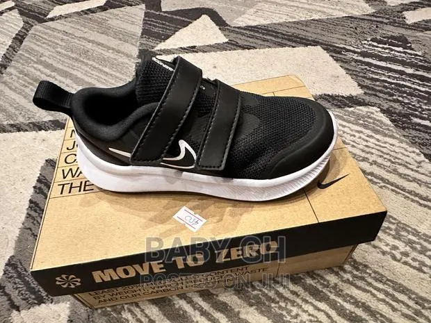 Black Nike Sneakers · Photo 1