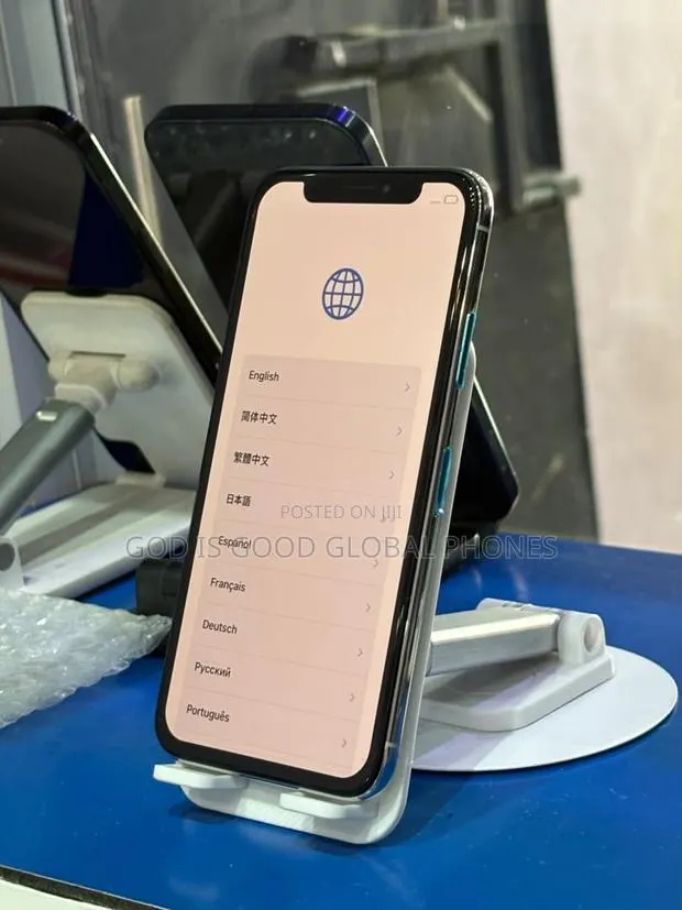 Apple iPhone X 64 GB White · Photo 1
