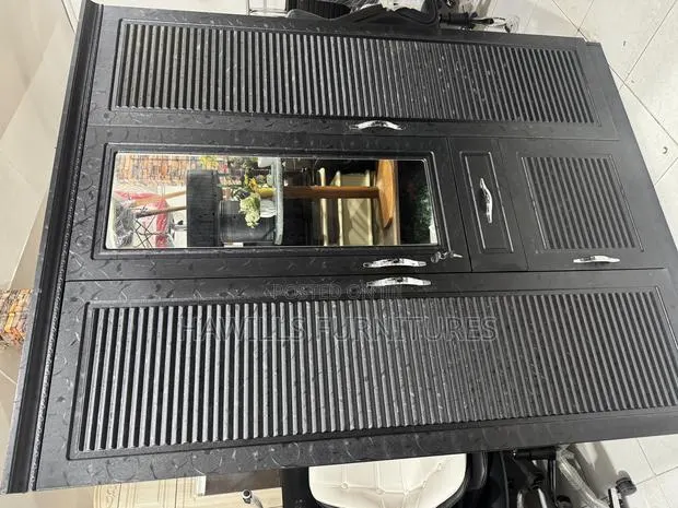 Three Door Wardrobe · Photo 1