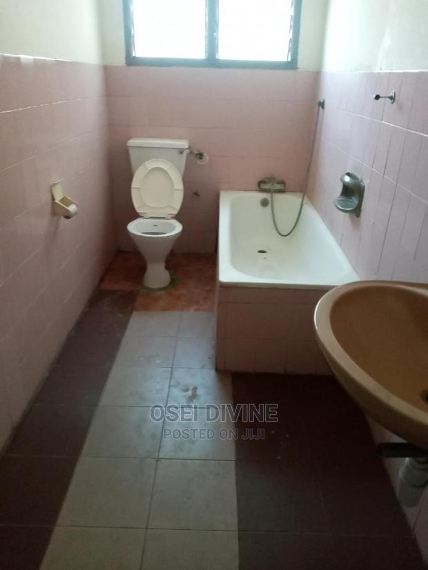 Decent 3-Bedrooms Apartments Dansoman · Photo 2