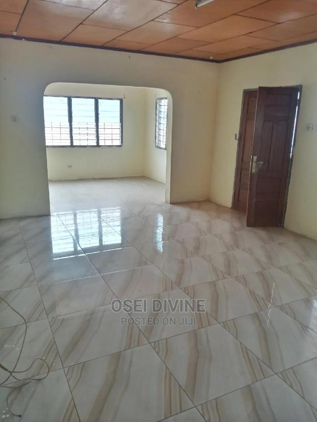 Decent 3-Bedrooms Apartments Dansoman · Photo 1